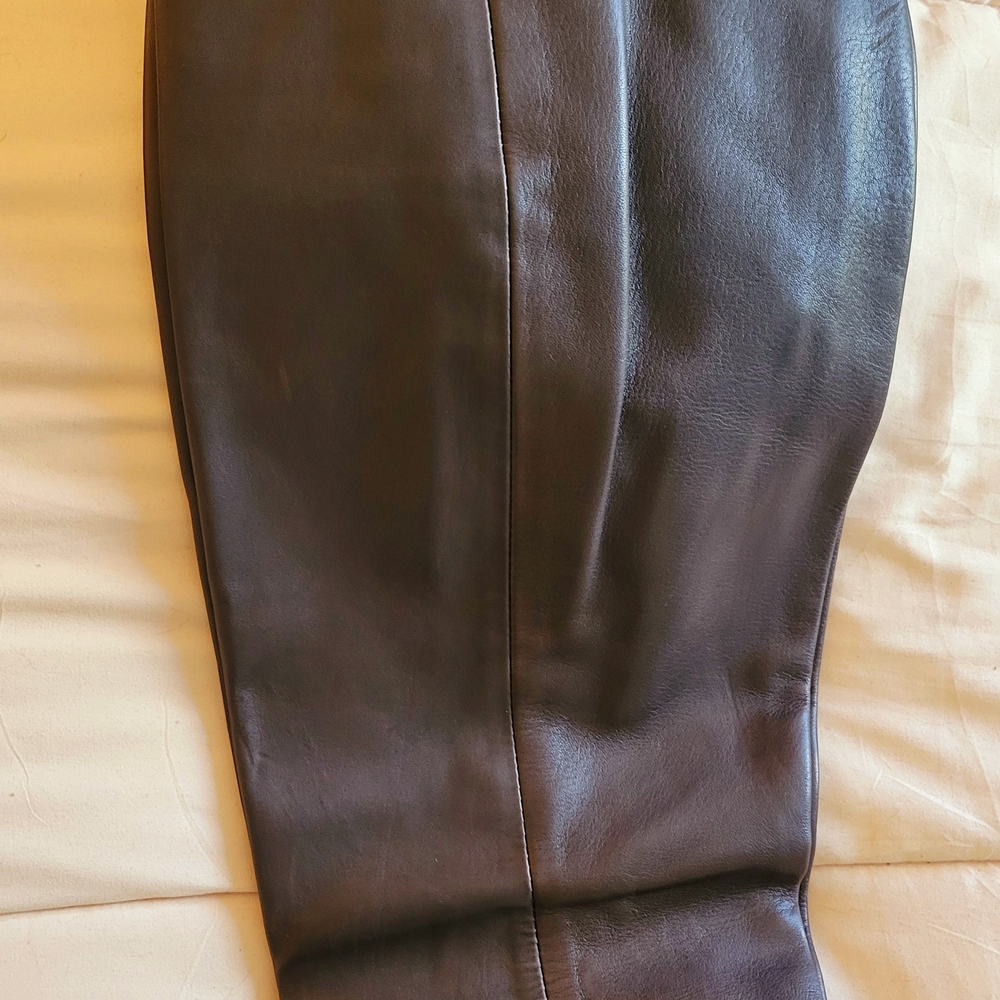 Woman vintage leather and fur jacket-pant set